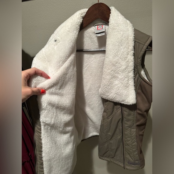 Avalanche fur lined vest - Picture 3 of 4